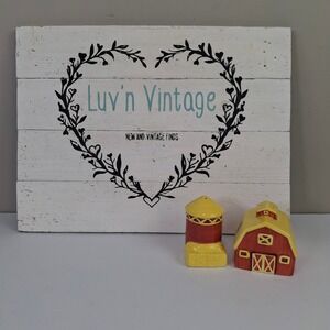 John Deere Barn and Silo Ceramic Salt and‎ Pepper Shaker Set Red Yellow